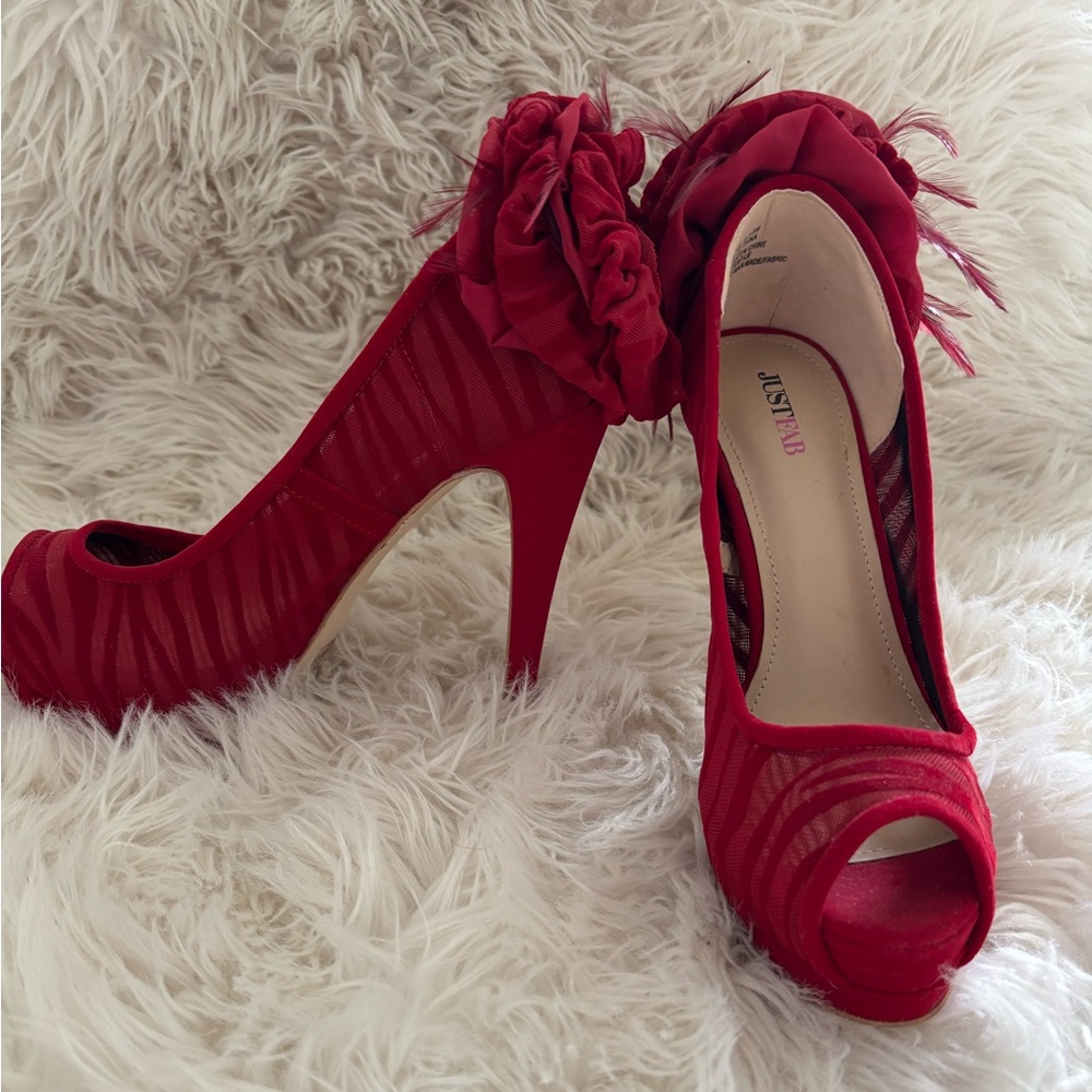 Red velvet striped pumps with rosettes and feather